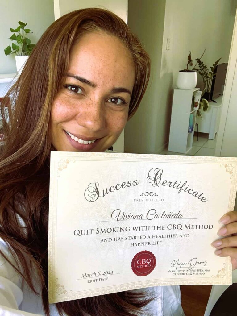 Viviana Castañeda Quit Smoking Program member, holding her CBQ Success Certificate
